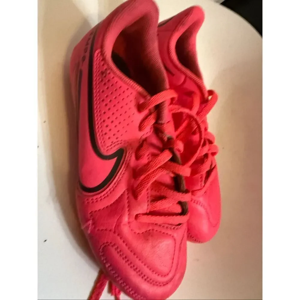 Nike Girl's Jr Tiempo Legend 9 Club MG Soccer Cleat Shoes Pink Size 1Y